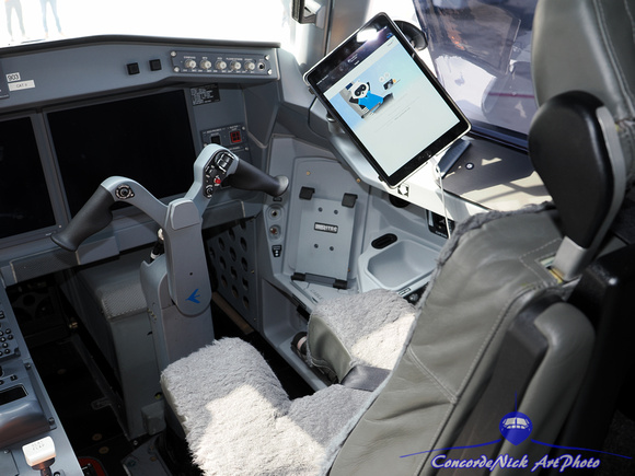 Porter Airlines E195-E2 Cockpit
